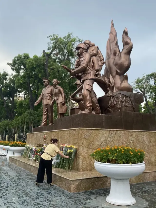 Tượng đài Cảnh sát Nhân dân