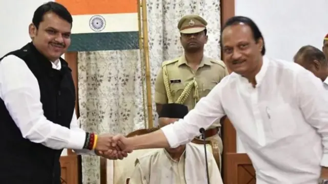 देवेंद्र फडणवीस आणि अजित पवार यांचा मुंबईच्या राजभवनात झालेला शपथविधी