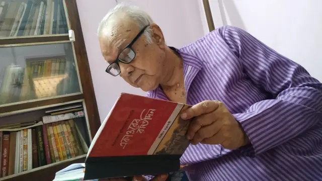 একাত্তরের রাতদিন বইটির লেখক দিলীপ চক্রবর্তী