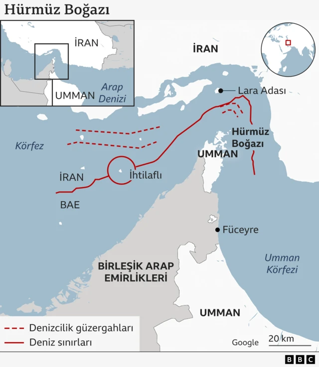 Harita, küresel petrol taşımacılığı için önemli bir güzergah olan Umman Körfezi'ndeki Hürmüz Boğazı'nın konumunu gösteriyor. Boğaz, İran ile Birleşik Arap Emirlikleri ve Umman yarımadası arasında yer alıyor. Harita ayrıca Suudi Arabistan, Irak, Ürdün ve İsrail de dahil olmak üzere Ortadoğudaki ülkeleri de gösteriyor.