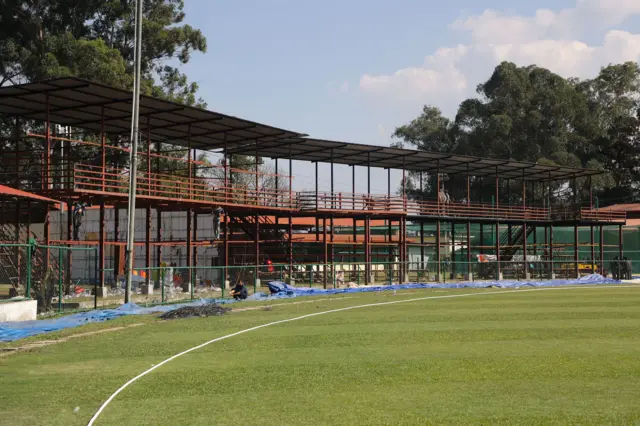 कीर्तिपुरस्थित खेल मैदानमा बनाइएको अस्थायी पारापिट