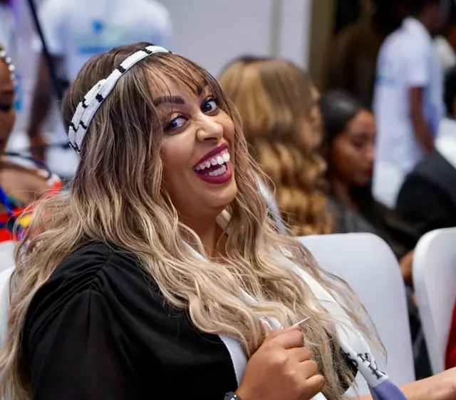 Namoota sirinicharratti argaman keessaa