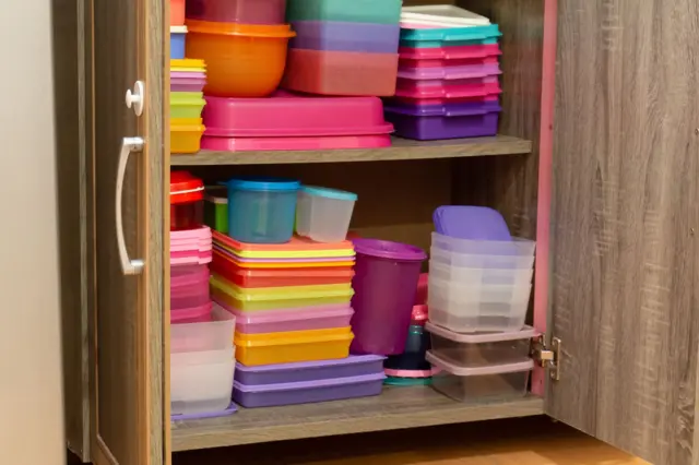 हे मायक्रोप्लास्टिक आपण खाण्यापासून, पिण्याच्या पाण्यातून किंवा आपण श्वास घेतो त्या हवेमधूनही शरीरात जातात.