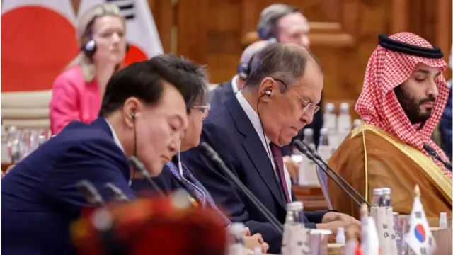 Rusya'yı DIşişleri Bakanı Lavrov temsil ediyor. Yanınada Suudi Arabistan Veliaht Prensi Muhammed bin Selman