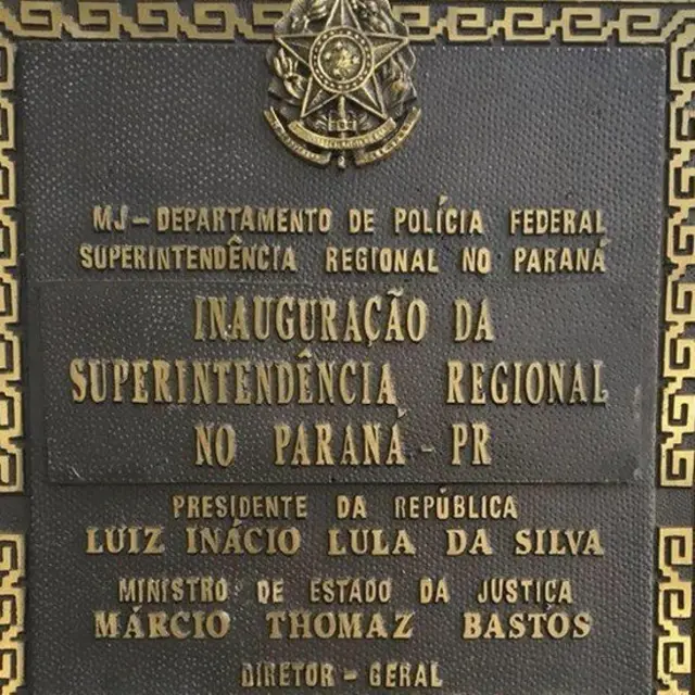 Placa da sede da PF