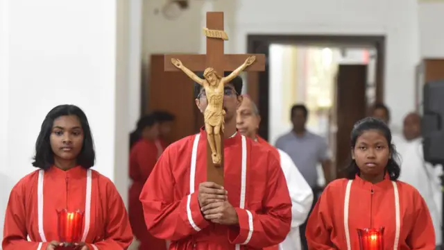 ජේසුස් ක්‍රිස්තුස්වහන්සේ කුරුසියේ තබා ඇණ ගැසූ දිනය මහා සිකුරාදා දිනය ලෙස කිතුණුවන් සමරනු ලබයි