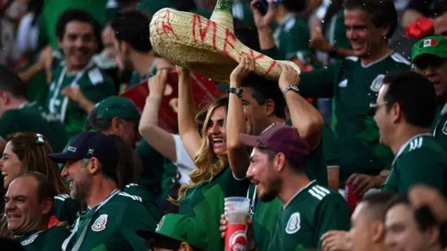 Aficionados mexicanos en Ekaterimburgo