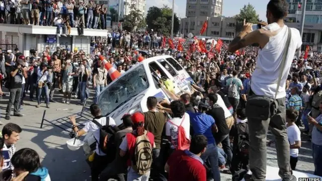 في يونيو/حزيران 2013 ، نجا أردوغان من تحدي المتظاهرين المعارضين في اسطنبول