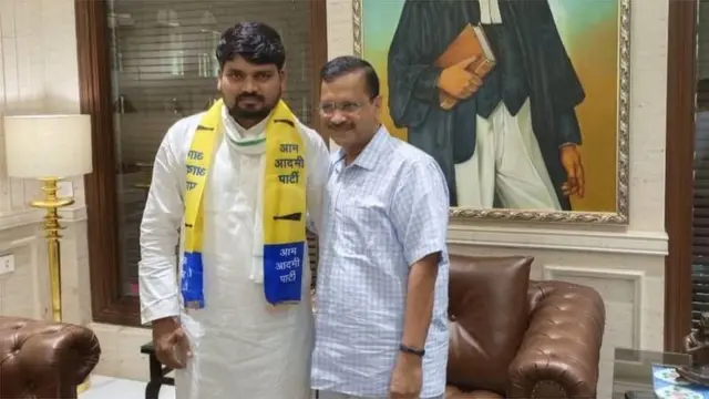 ચૈતર વસાવા અરવિંદ કેજરીવાલ સાથે