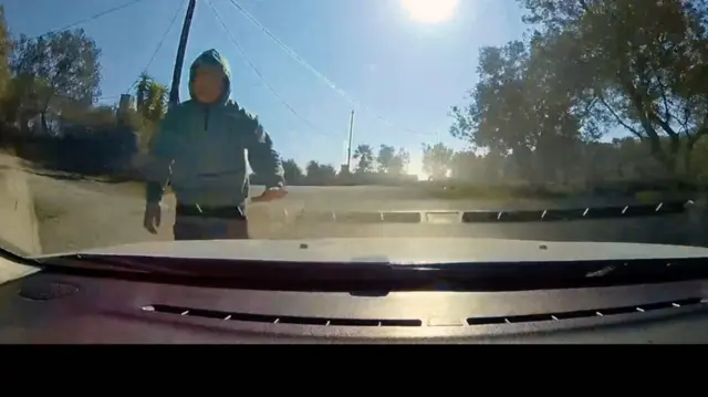 ሙላ ሲቪል በለበሰ ፖሊስ እንዲቆም ሲደረግ በመኪናው ካሜራ ተቀርጿል