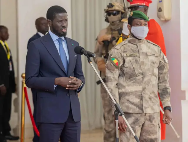 Le président Bassirou Diomaye Faye reçu par le chef de la junte malienne le Général Assimi Goita, jeudi 30 mai 2024. 