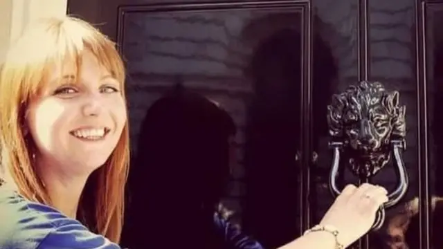 لارا به داونینگ استریت رفت تا درخواست کند برای بهداشت روانی هم بودجه‎ای یکسان با بهداشت جسمی در نظر بگیرد