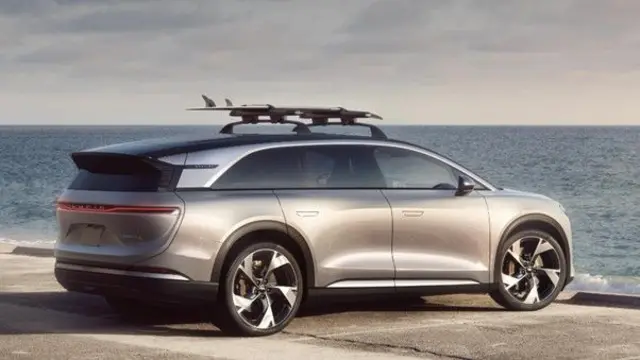 لوسید گرویتی دو موتور الکتریکی دارد که در مجموع بیش از ۸۰۰ اسب بخار نیرو تولید می‌کند