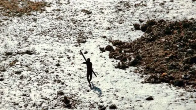 सेंटीनेली जनजाति के लोगों का बाहरी लोगों से संपर्क ग़ैरक़ानूनी है