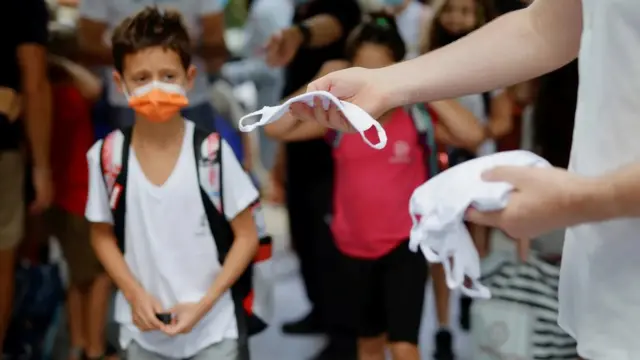 Il a été démontré que les masques aident à prévenir les épidémies de Covid, y compris chez les enfants