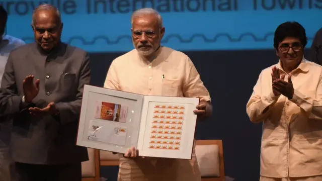 మోదీ, బన్వరిలాల్ పురోహిత్, కిరణ్ బేడీ