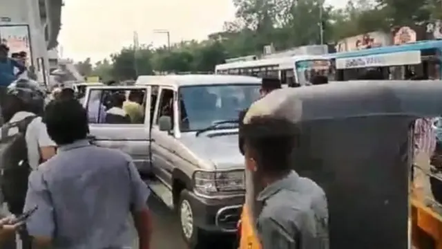 सोशल मीडिया व्हायरल