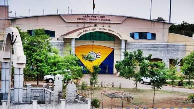 சிறைகளில் அதிரடி சோதனை