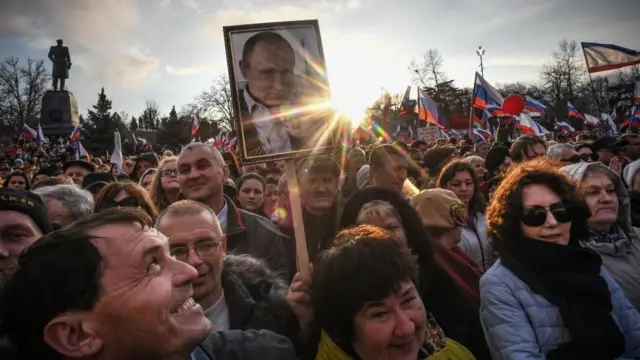 Apoiadores do presidente da Rússia Vladimir Putin