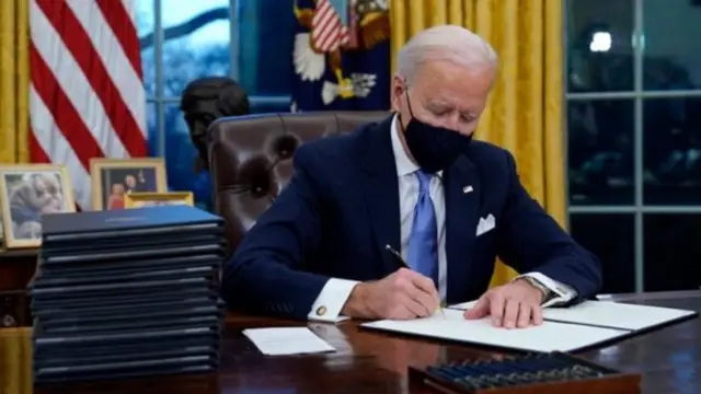 Biden said that the actions of the Belarusian authorities continue to pose an extraordinary and extraordinary threat to the national security and foreign policy of the United States