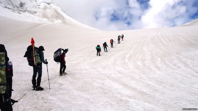 'झामोरीयन ला' ओलांडताना चमू