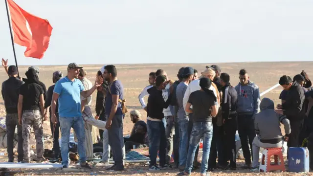 عاطلين عن العمل معتصمون في الكامور في الجنوب التونسي