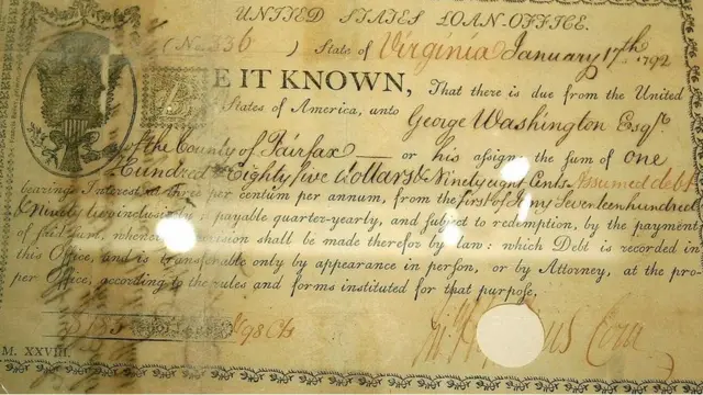 این اوراق قرضه که در ۱۷۹۲ به امضای جرج واشنگتن، اولین رئیس‌جمهور آمریکا، رسیده است، نخستین سند مالی آمریکایی حاوی علامت دلار است