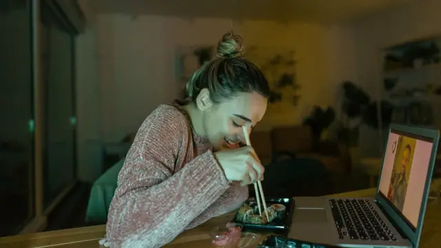 Sanal akşam yemekleri de yeni flört deneyimlerinin bir parçası.