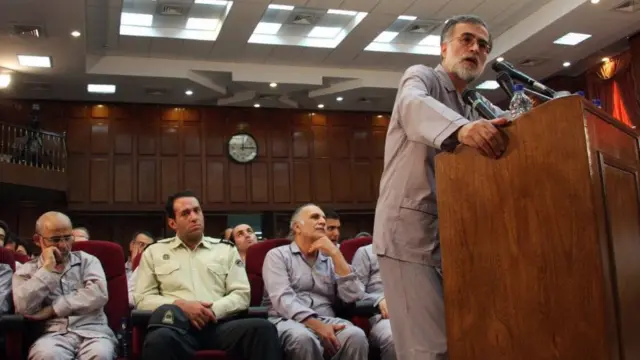 عطریان‌فر در پی انتخابات ریاست جمهوری ۱۳۸۸ دستگیر شد. اما چون اعتراف تلویزیونی کرد، مدت زیادی در زندان نبود