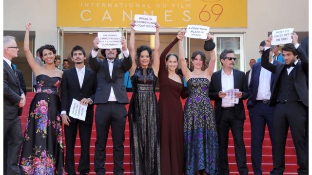 Atores protestamaposta de jogo de futebol hojeCannes