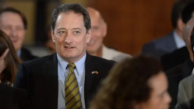 Lee McClenny, Encargado de Negocios de la Embajada de EE.UU. en Venezuela, estuvo presente durante la alocución de Arreaza.