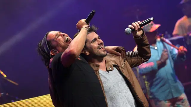 Хуанес и Карлос Вивес на сцене