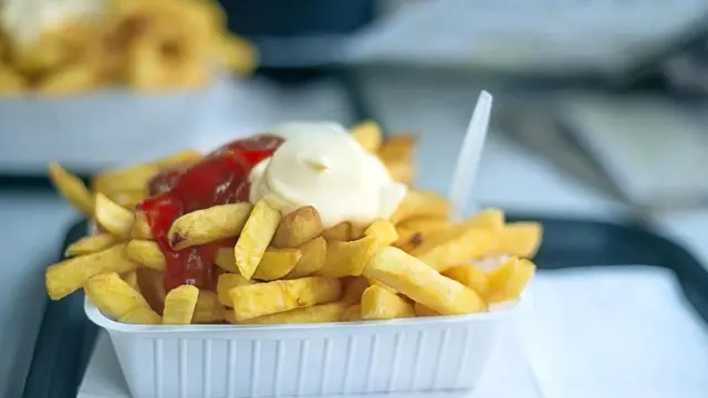 Перед полетом лучше не налегать на жирное