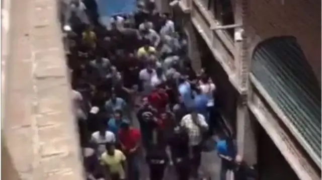 بازاریان تهران در روز سه شنبه کسب و کار خود را تعطیل کردند و شعارهای اعتراضی سر دادند