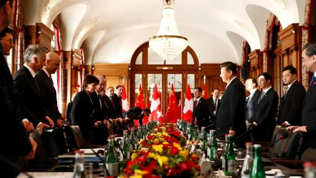 Давос: место, где устраиваются ритуальные пляски, не имеющие особого отношения к решению самых сложных в мире проблем?