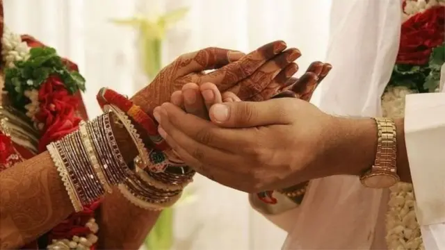 అమ్మాయిల తల్లిదండ్రులను నమ్మించడానికి మధ్య వర్తులు దొంగ పెళ్లిళ్లు చేయిస్తారు