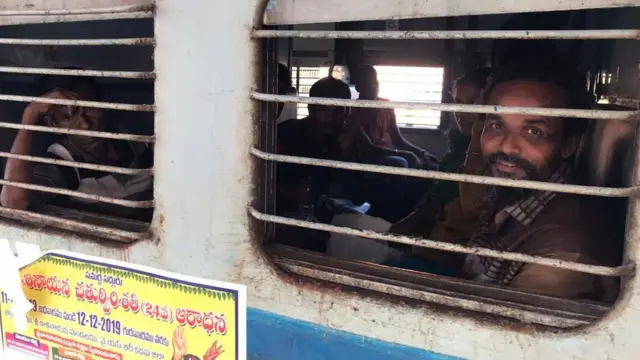 ব্যাঙ্গালোর থেকে কথিত বাংলাদেশীদের নিয়ে ট্রেনটি যখন যাত্রা শুরু করছে