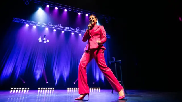 Natalia Valdebenito en su show