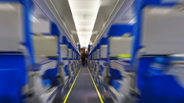 Asientos de avión vistos en perspectiva