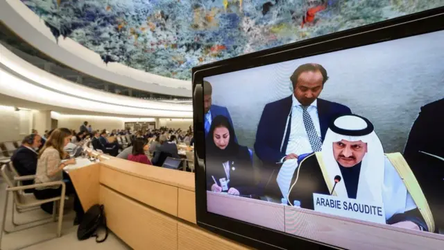 Suudi İnsan Hakları Komisyonu Başkanı Bandar Al Aiban BM oturumunda konuşuyor