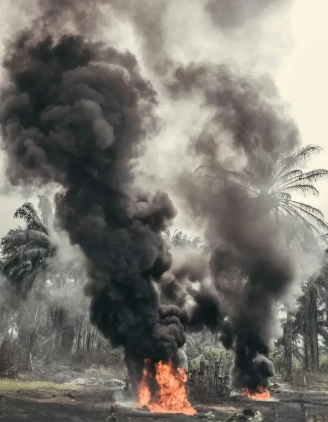 Foto wey show how dem dey burn illegal bunkering site