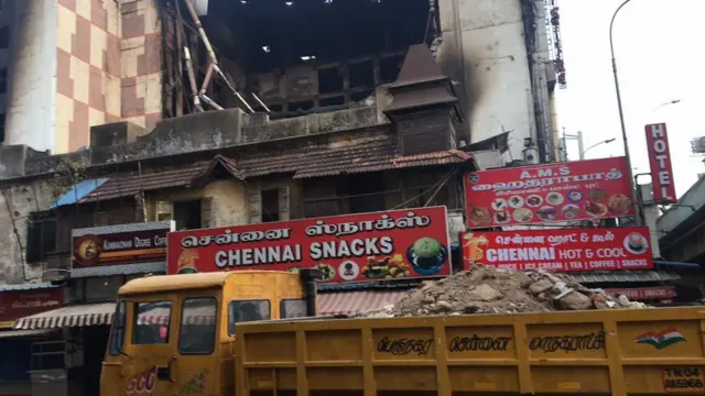 நீர் சேமிப்பு தொட்டிகள் அமைந்திருந்த பகதிகளை மண்ணால் நிரப்பும் பணி தற்போது நடைபெற்று வருகிறது