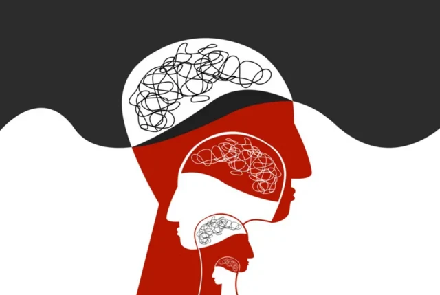 تصویرسازی از چند نیم رخ و خطوط درهم در سر آنها