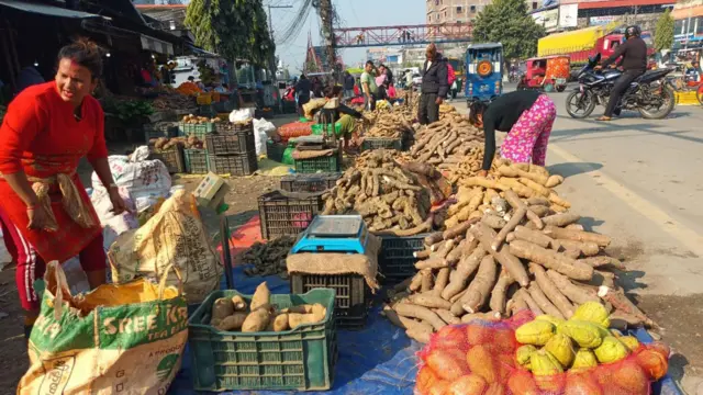 दमकमा बेच्न राखिएको तरुल