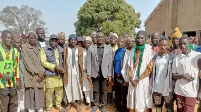 Awọn Kristẹni ati Musulumi ko ara jọ pọ lati sayajọ ọdun keresimesi ni ile ijọsin kan ni Tundun Biri ni ipinlẹ Kaduna