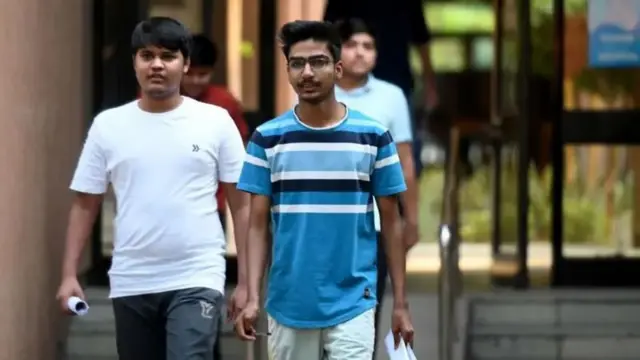 நீட் தேர்வு குளறுபடிகள்