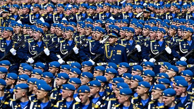 Російські військові на параді в Москві