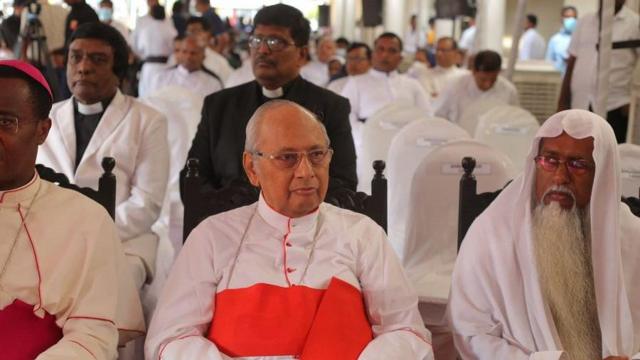 ராஜபக்ஸேவின் புத்தகம், இலங்கை