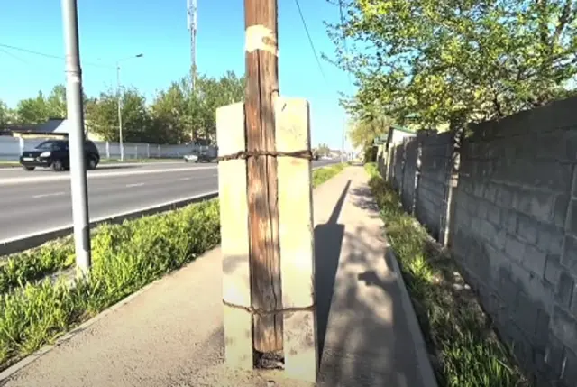 Иса Ахунбаев көчөсүнүн боюндагы электр мамысы. Бул жалгыз эмес...