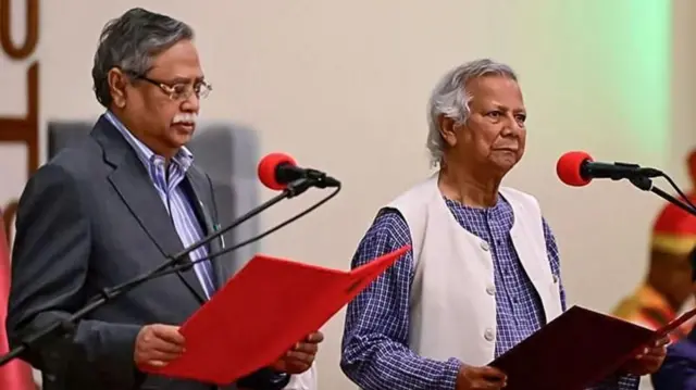 গত বছর আটই অগাস্ট অধ্যাপক মুহাম্মদ ইউনূসকে প্রধান উপদেষ্টার শপথ পড়ান রাষ্ট্রপতি মো. সাহাবুদ্দিন